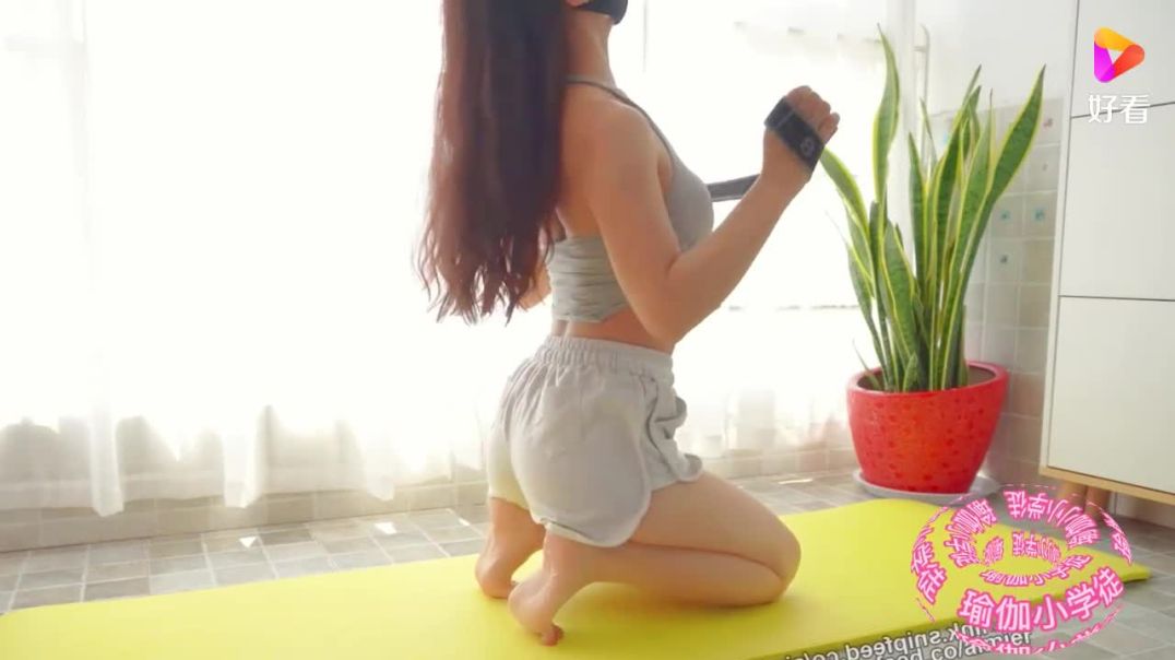 韩国性感小姐姐在线练瑜伽，身材是真的好呀！